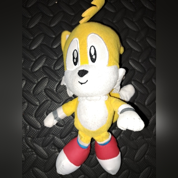 Sonic and Tails 8/9in Plush bundle - Picture 6 of 6